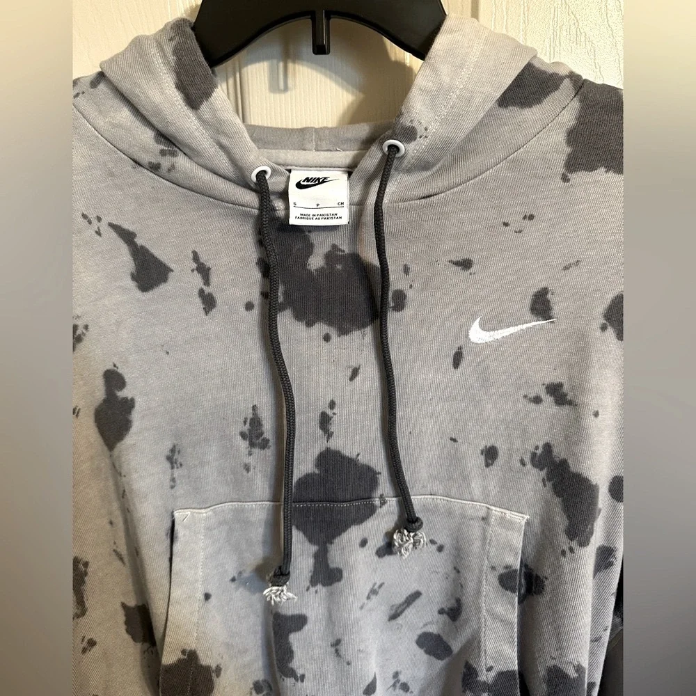 Nike Swoosh Splatter Tie Dye Cropped Relaxed Hoodie, Gray, Sz Small, NWOT - Picture 6 of 7